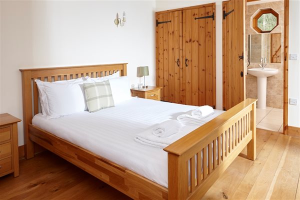 Linhay king bedroom with ensuite 